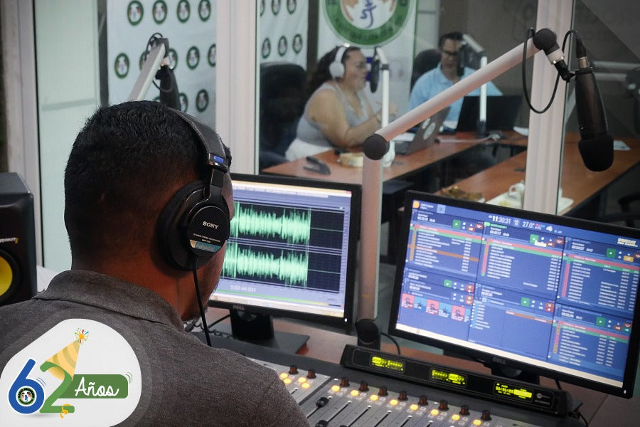 Remarkable radio (for schools)